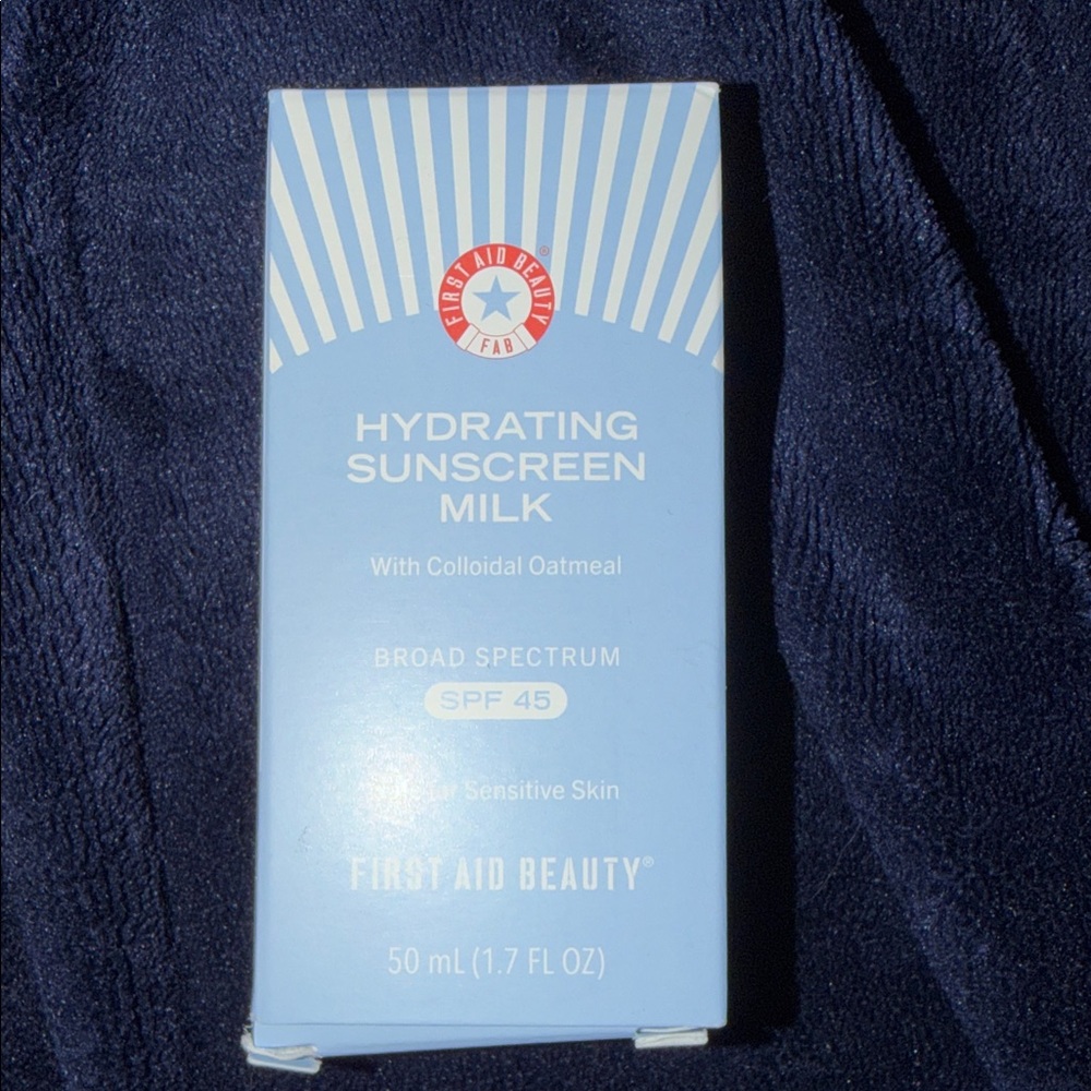 First Aid Beauty Hydrating Sunscreen Milk SPF 45 - Light Blue